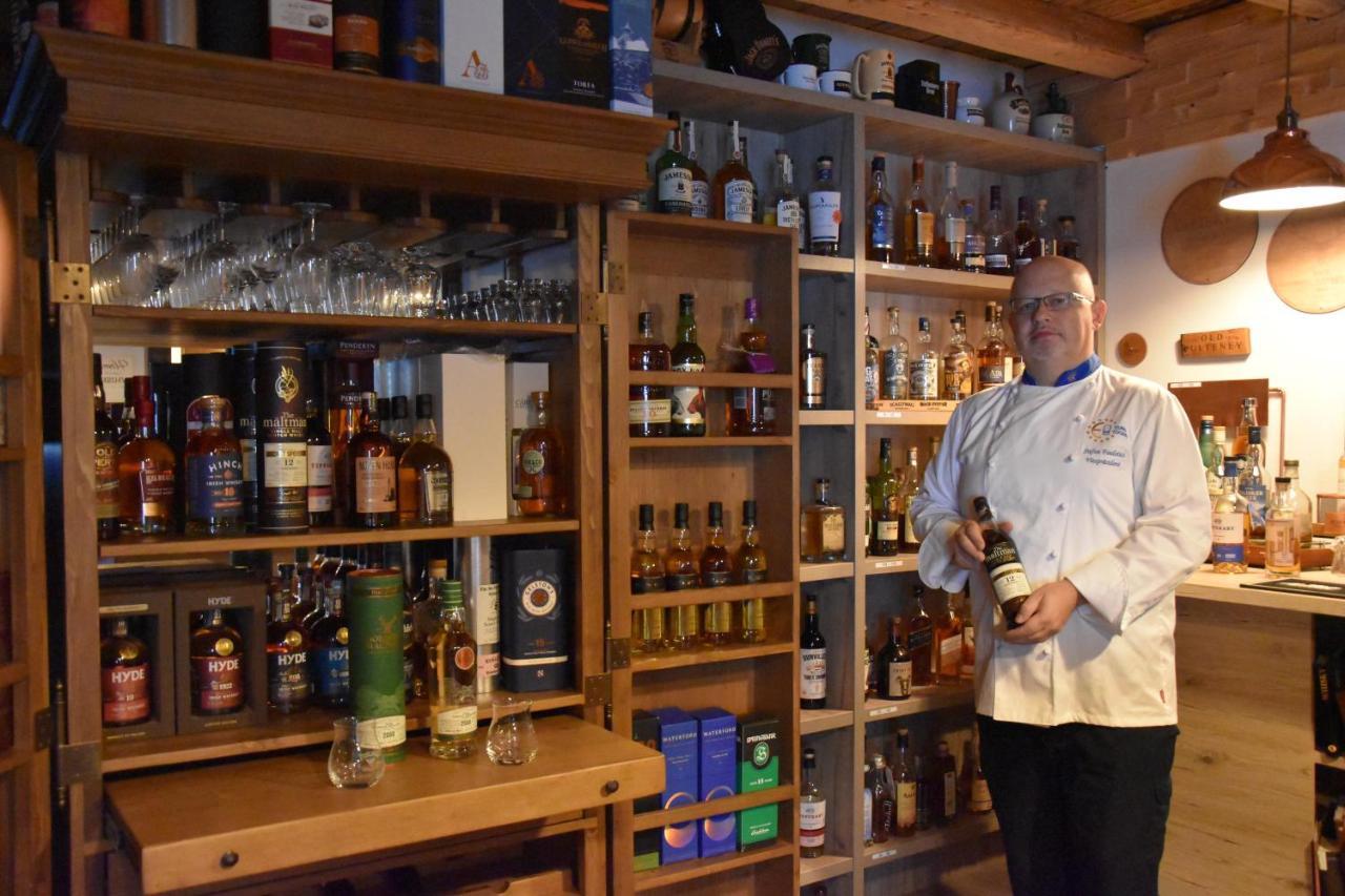 Rhoenblick Landhotel - Restaurant - Countrypub Petersberg  Eksteriør bilde