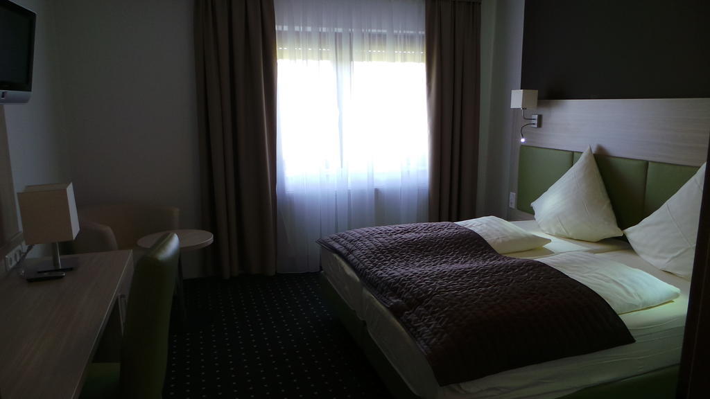 Rhoenblick Landhotel - Restaurant - Countrypub Petersberg  Rom bilde